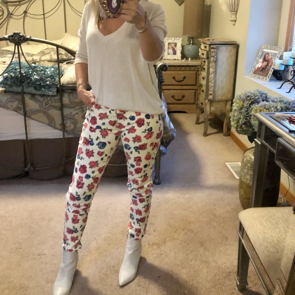 NWOT Forever 21 White Floral Skinny Jeans